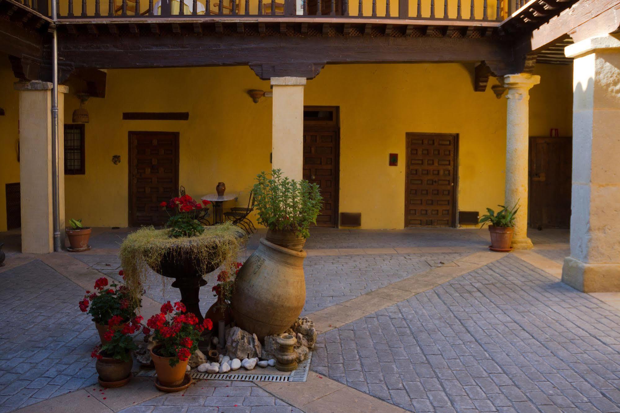 Casa Palacio Conde De Garcinarro Huete Екстер'єр фото